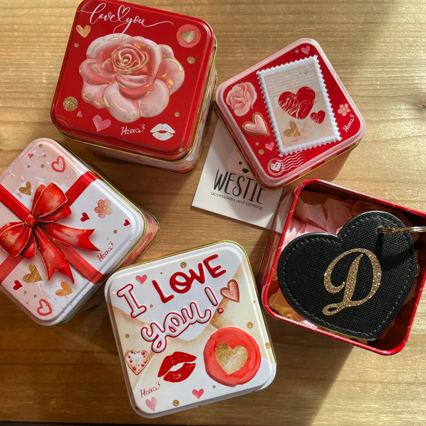 Annabella con scatolina latta