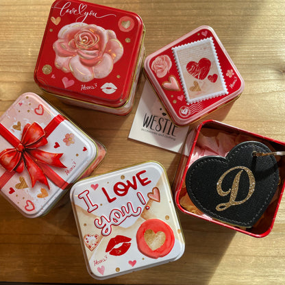 Annabella con scatolina latta